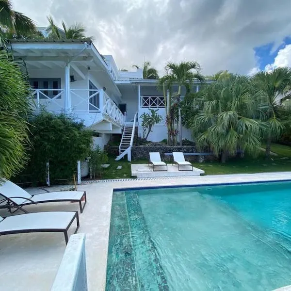 Spectacular Cozy Sea View Staffed Villa, hotel en Las Terrenas