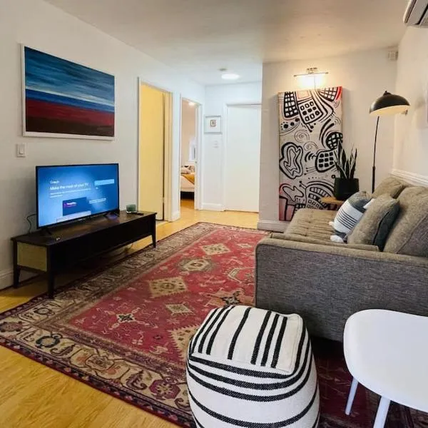Artist's retreat near the heart of the city, hôtel à Sacramento