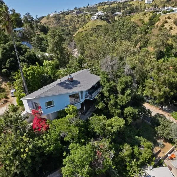 Stunning Hollywood Midcentury Modern-Views-Best Location!, hôtel à Los Angeles