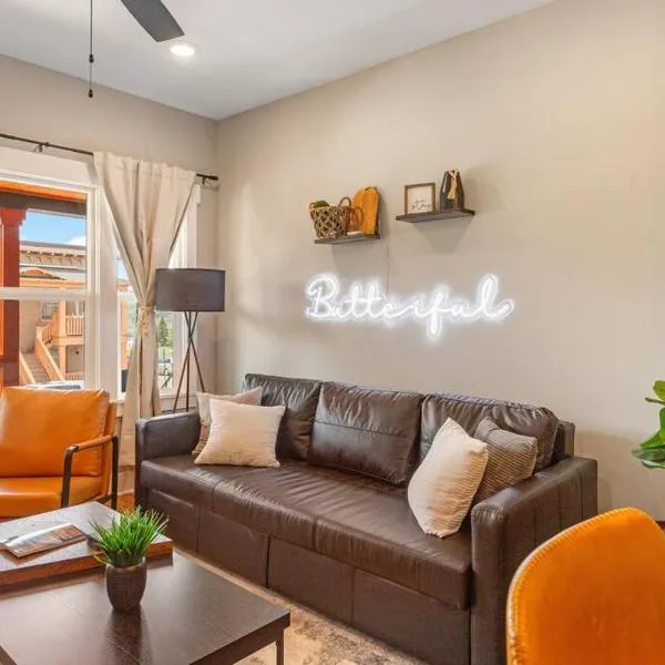 Modern condo in the heart of uptown Butte - Unit B、ビュートのホテル