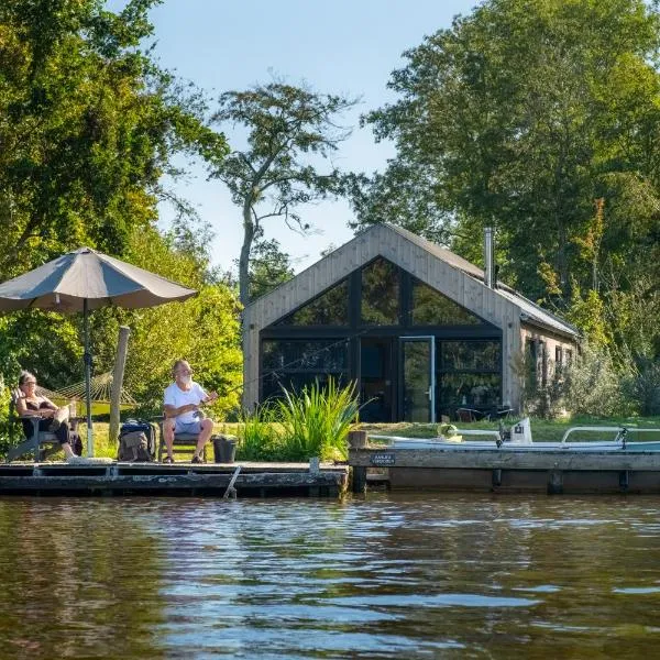 Pean-buiten Waterlodges, hotel v destinaci Nes