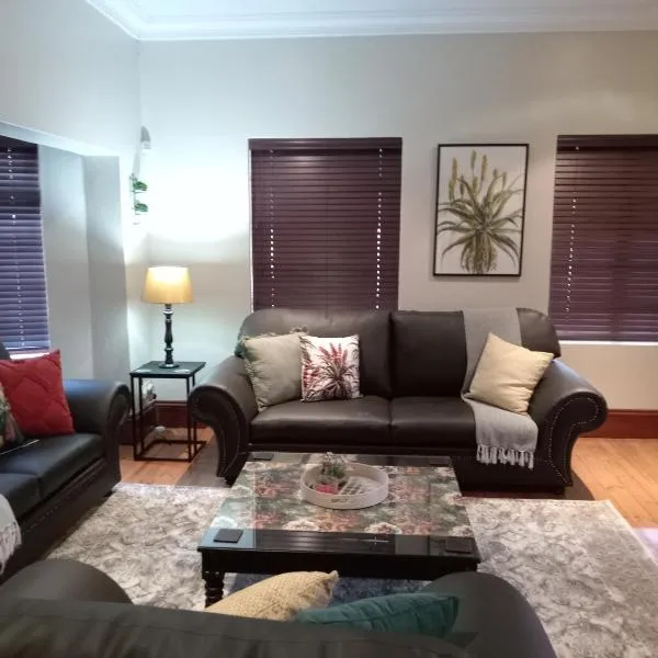 Fancy Pansy 4: Secure Modern 2 bed family home, hotell i Germiston