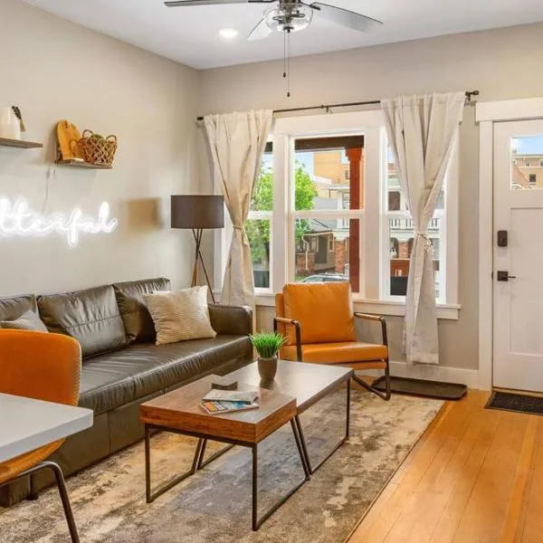 Modern condo in the heart of uptown Butte - Unit A、ビュートのホテル