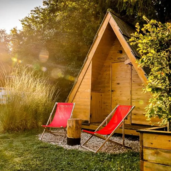 Glamping FOREST EDGE, hotel v destinaci Kamnik