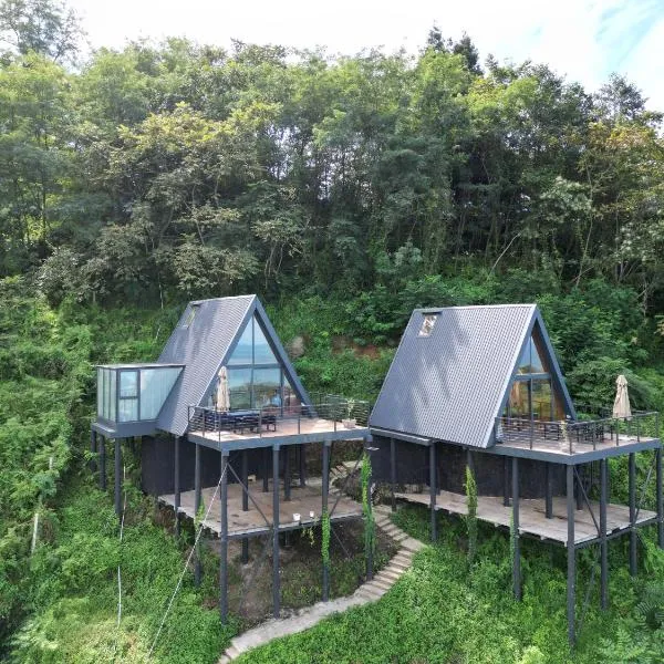 Nutshell, Hotel in Sakhalvasho