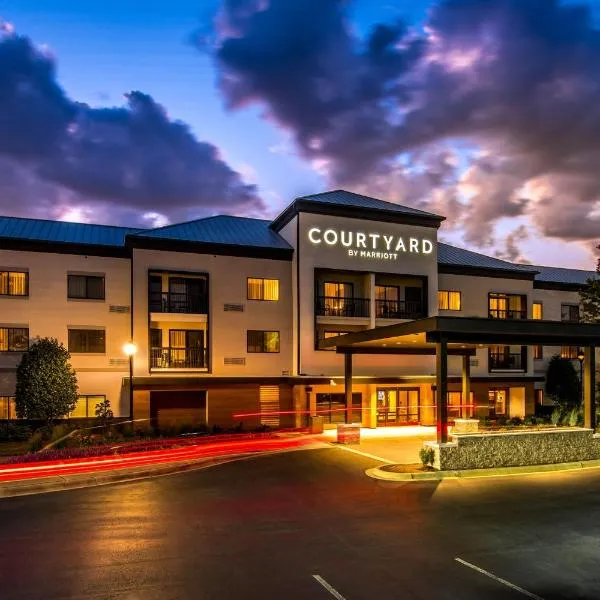 Courtyard by Marriott Charlotte Ballantyne โรงแรมในชาร์ล็อต