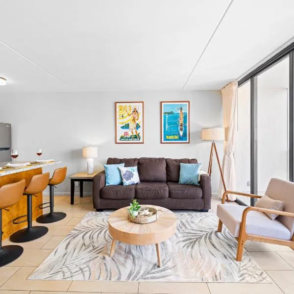 22Fl Ocean Views, Steps to Beach & Shops, plus Parking、ホノルルのホテル