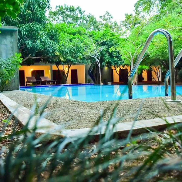 Tropicara Resort，位于锡吉里亚的酒店