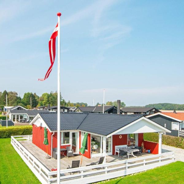 6 person holiday home in Juelsminde