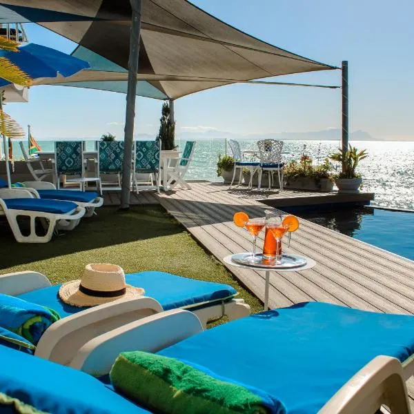 185 on BEACH Boutique Suites, hotelli kohteessa Gordonʼs Bay