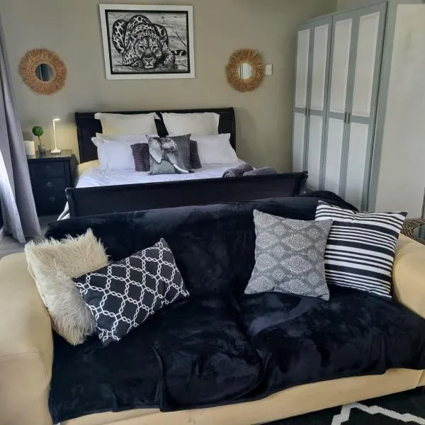 Angel 8 AirBnB Apartment 1, hotel en Robertson