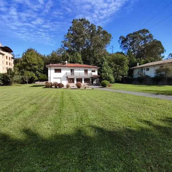 Chalet Las Llamas, hotel v destinaci Llanes