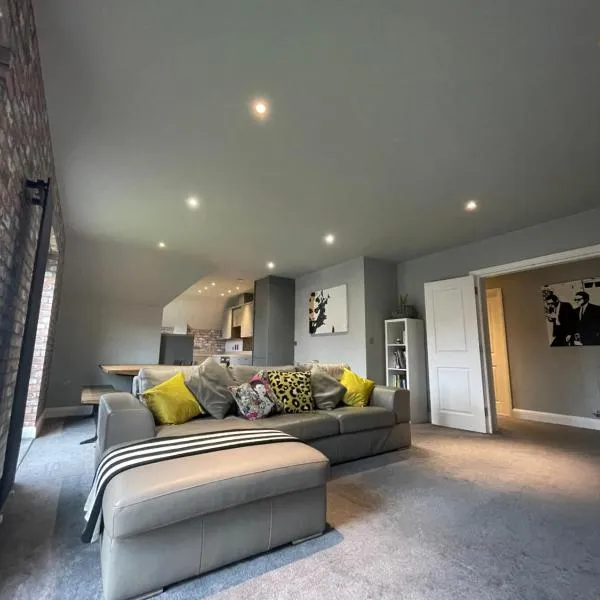 Spacious Apartment NEC BHX, hotel in Solihull