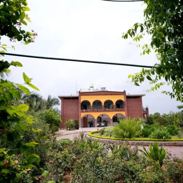 lalita homestay countryside, hotel v destinaci Khadžuráho