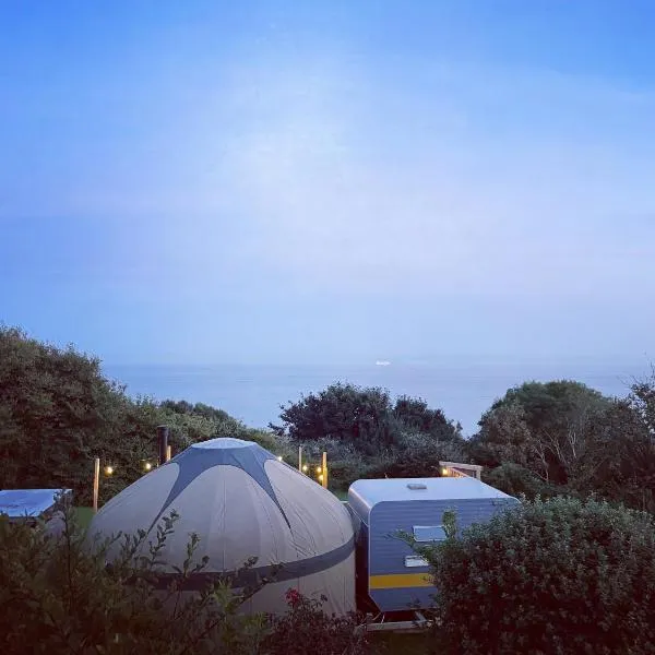 Puckaster Cove Garden Yurt、Nitonのホテル