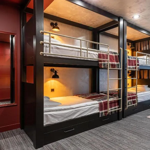 Emily Magic Hostel, hotel v mestu Vynnyky