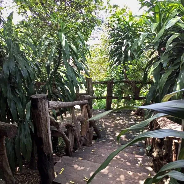 FamilyHouse & Trekking, hotel in Banlung