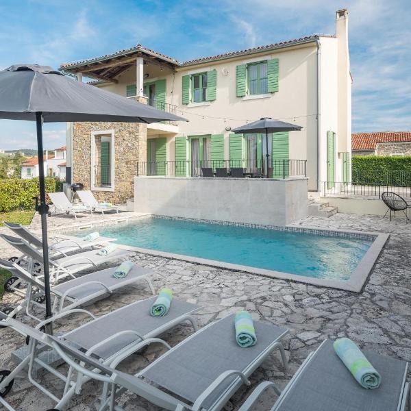 Amazing Home In Baredine With 4 Bedrooms, Wifi And Outdoor Swimming Pool