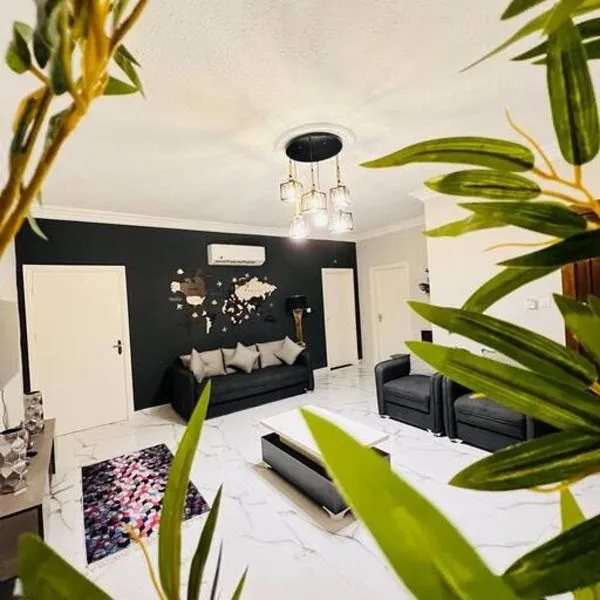 Luxury 4-bedrooms apartment, hotel in Aqaba