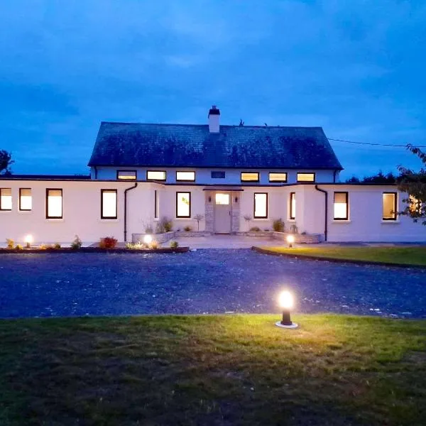 Dillon School House - Luxury in the countryside, hôtel à Roscommon