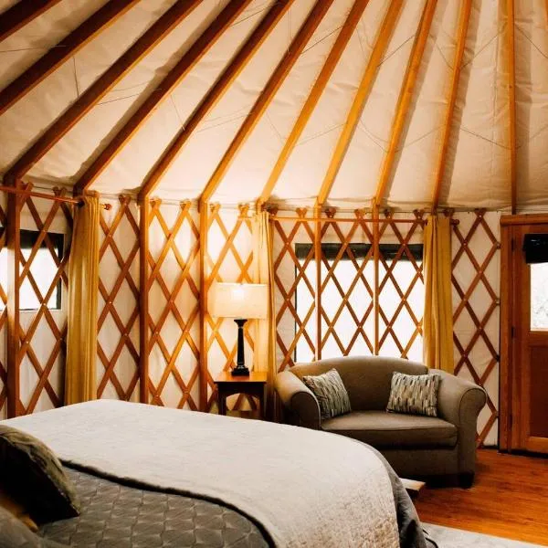 Tuckaseegee @ Sky Ridge Yurts, hotel in Bryson City