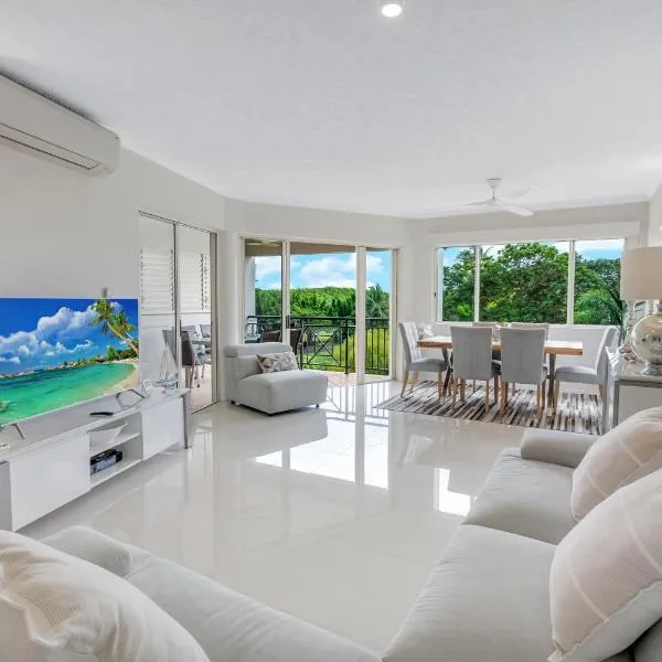Cairns Waterfront Condo - 5 minutes from airport, hotel in Cairns North