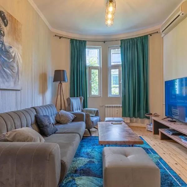 5 Seconds Away from the Main Street, FREE Secured Parking, hotel v Sofii