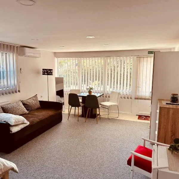 Studio Apartman Iovia place, hotel v destinaci Ludbreg