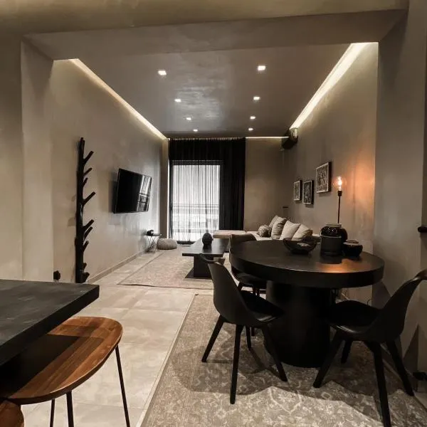 CASAGOLD Glyfada Luxury Apartment Near The Sea, hotel in Athens
