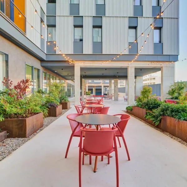 Home and CoLiving Pamplona, hotel en Pamplona