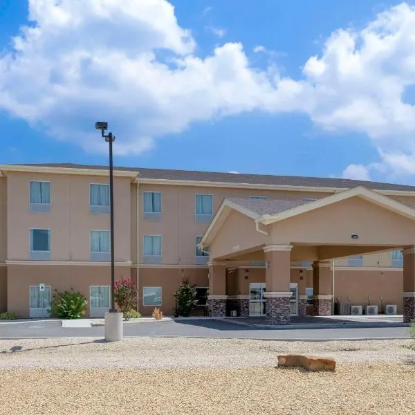 Quality Inn & Suites Carlsbad Caverns Area, ξενοδοχείο σε Carlsbad