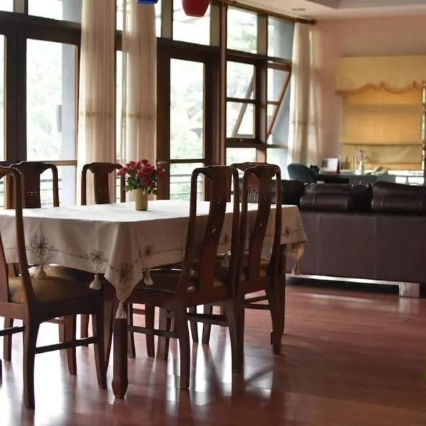 PineHill on a 1740m land, hotel in Lembang