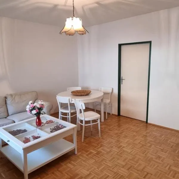 Apartment in Fischamend 2 Bedrooms - 3 Beds, hôtel à Fischamend Markt