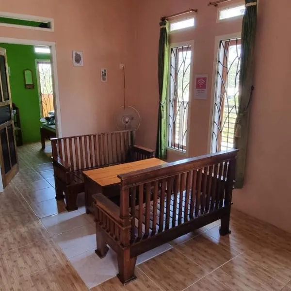 Dam Ri Private 2nd Floor - Near Airport & Batukaras, hotel din Cijulang