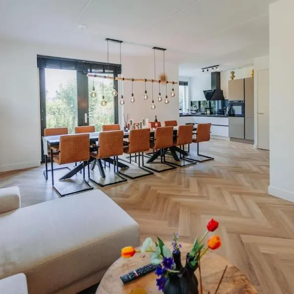 Brand new luxurious 6 bedroom villa in Amsterdam, hotel v destinaci Amsterdam