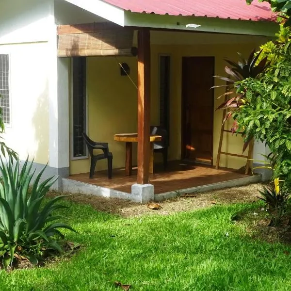 ACACIA'S Cottages with Starlink Wifi, hotel in Mambajao