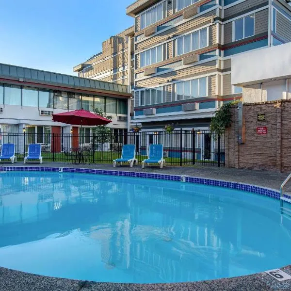Days Inn by Wyndham Victoria Airport Sidney, хотел в Сидни