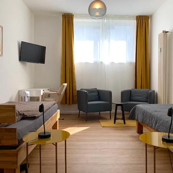 Alles komplett - 2 Schlafzimmer, große Küche, Bad, Hotel in Köln