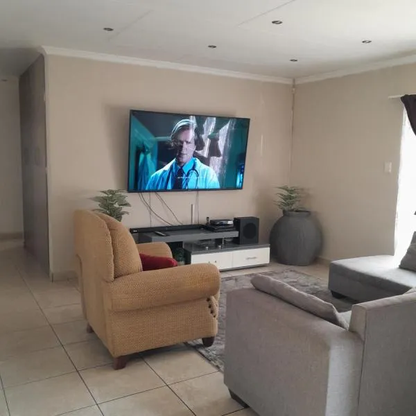 Secunda BackPackers, hotel in Secunda