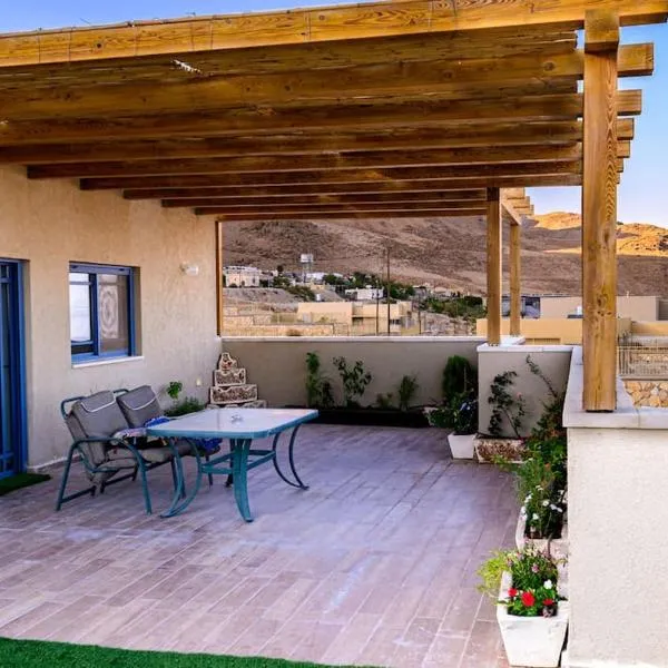 Magnificent dead-sea view, Hotel in Ovnat