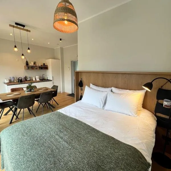 Nice apartment with a balcony by the sea., khách sạn ở Ķesterciems