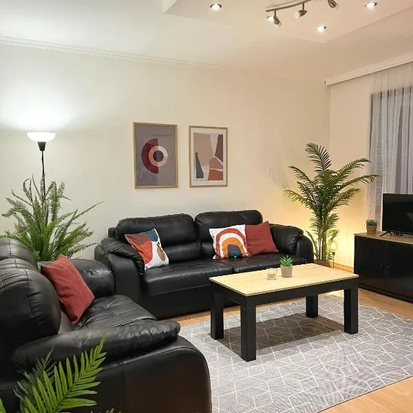 Charming 2 bedroom apartment, Hotel in Skopje