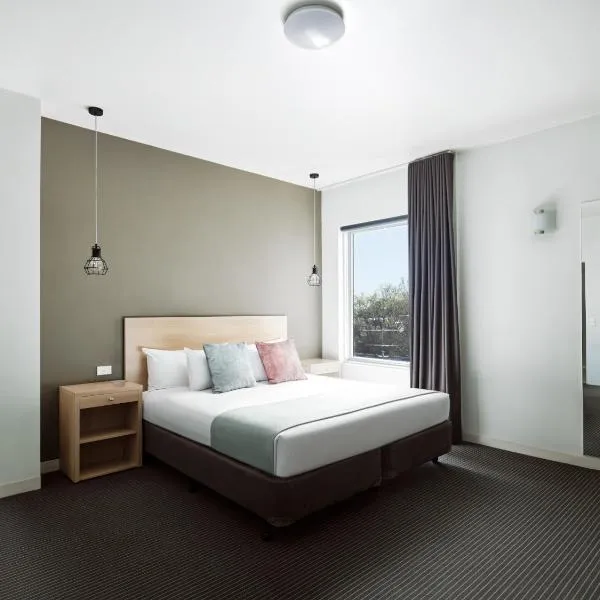 Saint Kilda Beach Hotel - formerly Rydges St Kilda, hotel in Melbourne