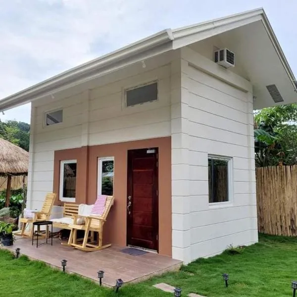Casita Uno Tiny Home with garden kitchen starlink 2 scooters, hôtel à El Nido