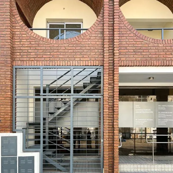 Departamentos Plaza Santo Tomé, Santa Fe、サント・トメのホテル