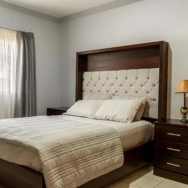 Residencial Del Golf, hotel en La Lima