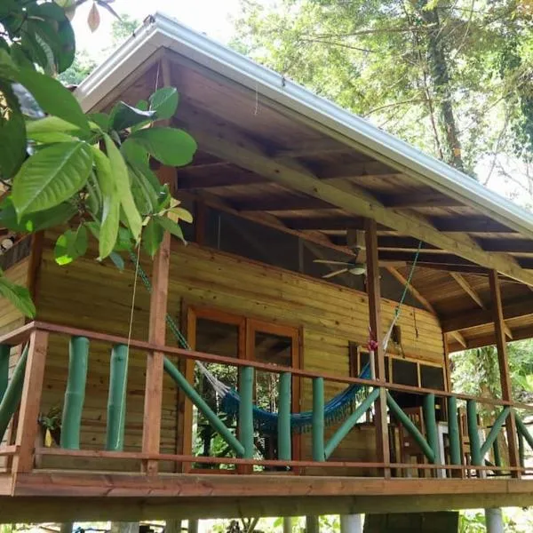 Jungle beach 2 bedroom cottage, hotel v destinaci Bocas del Toro