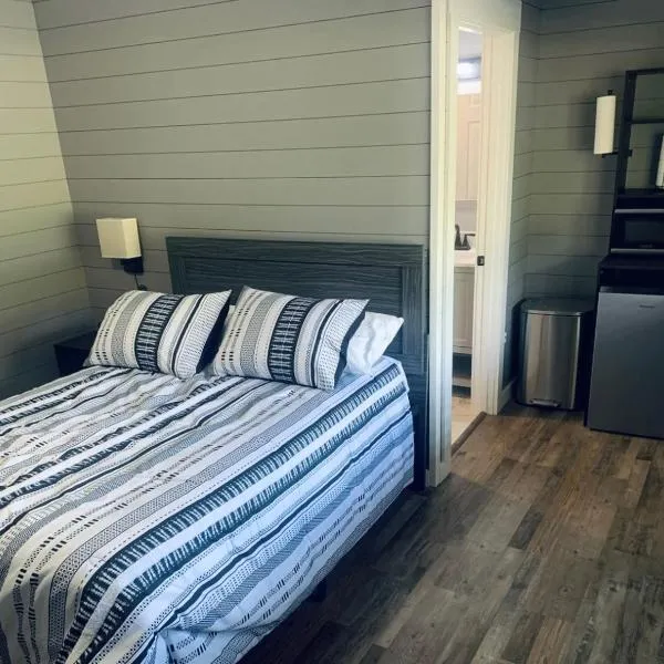 TeePee Room 7- Newly Renovated، فندق في Roscommon