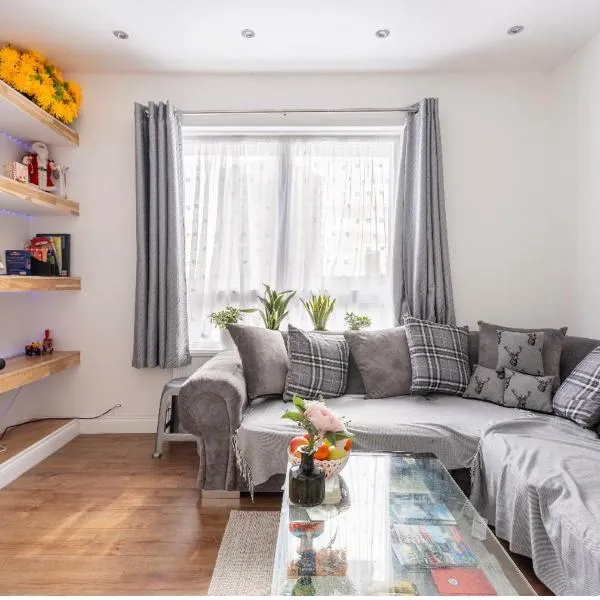 Fresh Apartment & Parking, hotel in London