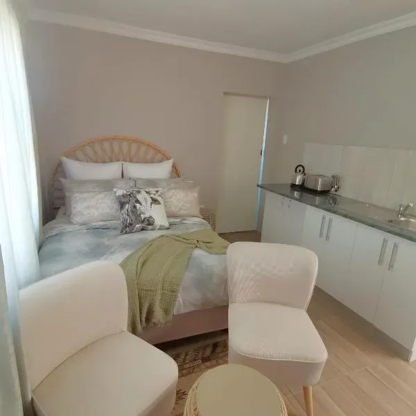 Izibusiso Guest room, hotel di East London